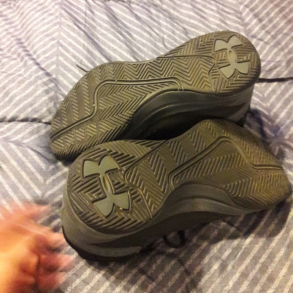 Under Armour Basketball Shoes - Picture 2 of 3